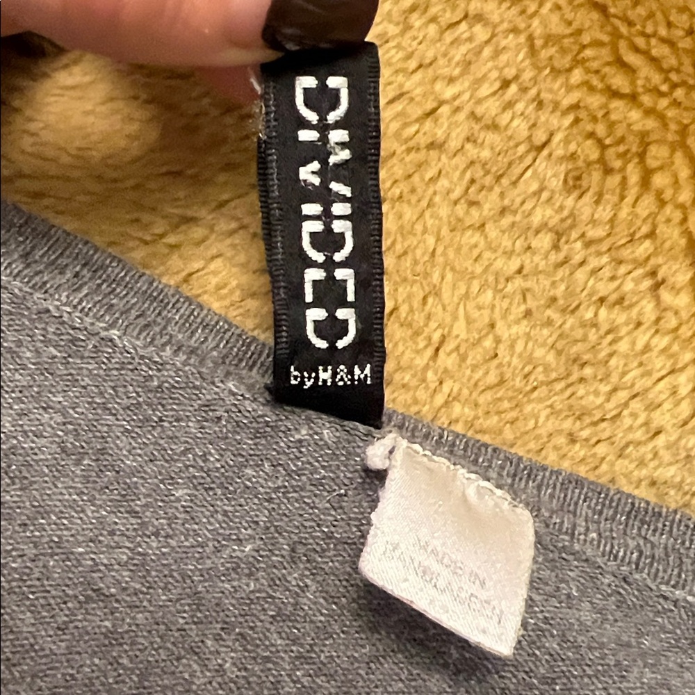 H&M Divided | Women’s Size XS-S Gray V-Neck Button-Up Sweater - Picture 2 of 5